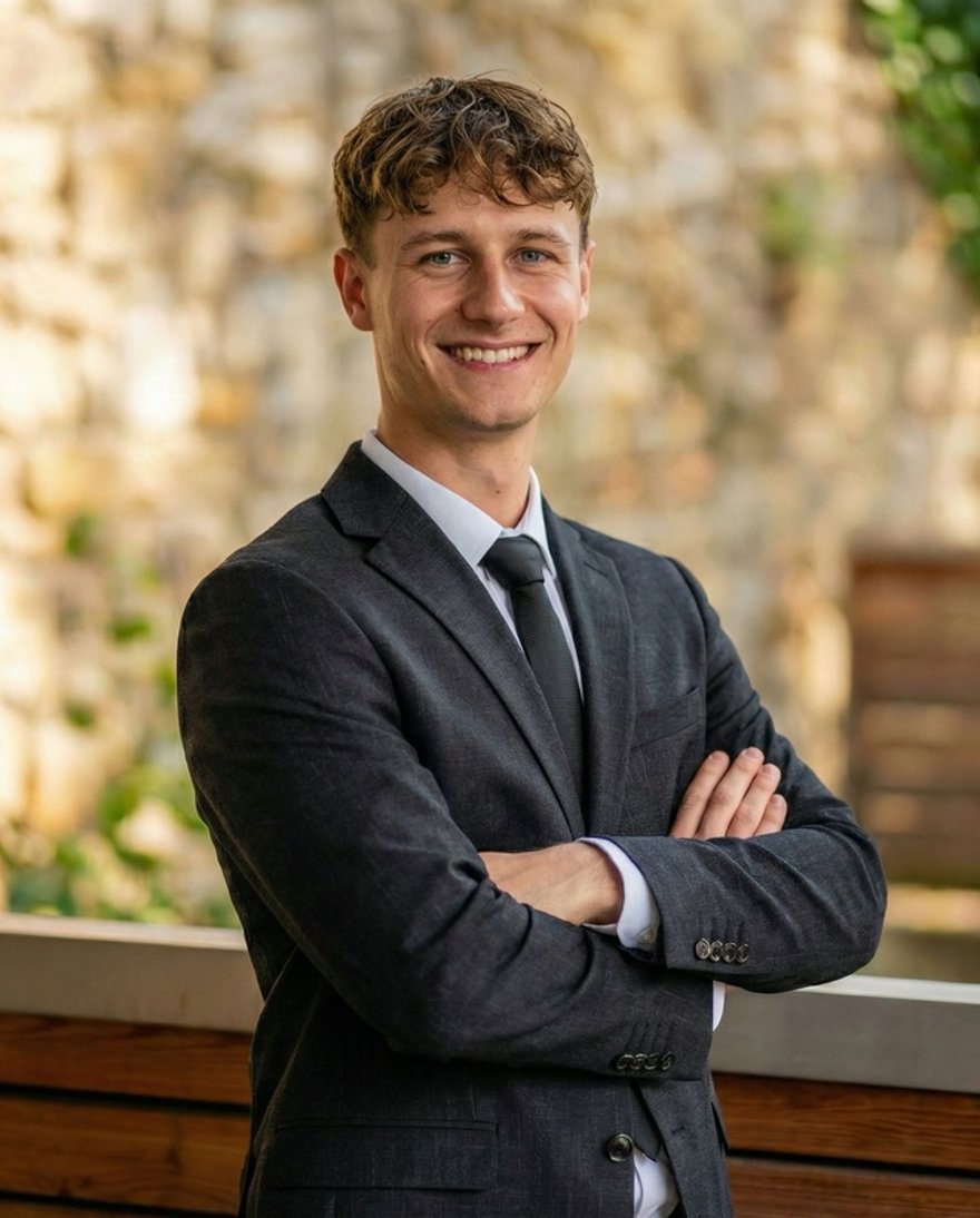 Portraitfoto von Luka Pecar